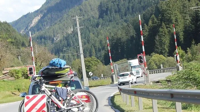 Bis Ende 2016 soll der Bahnübergang in Thal einer Unterführung weichen