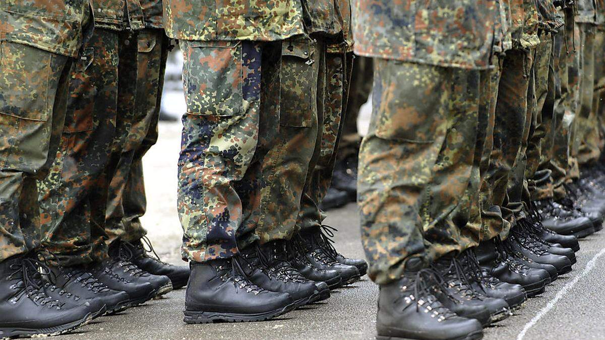 Ein Bundeswehrarzt wies in der &quot;FAZ&quot; auf einen möglichen Zusammenhang zwischen dem Missbrauch leistungssteigernder Mittel und der grundsätzlich abnehmenden körperlichen Leistungsfähigkeit der Soldaten hin