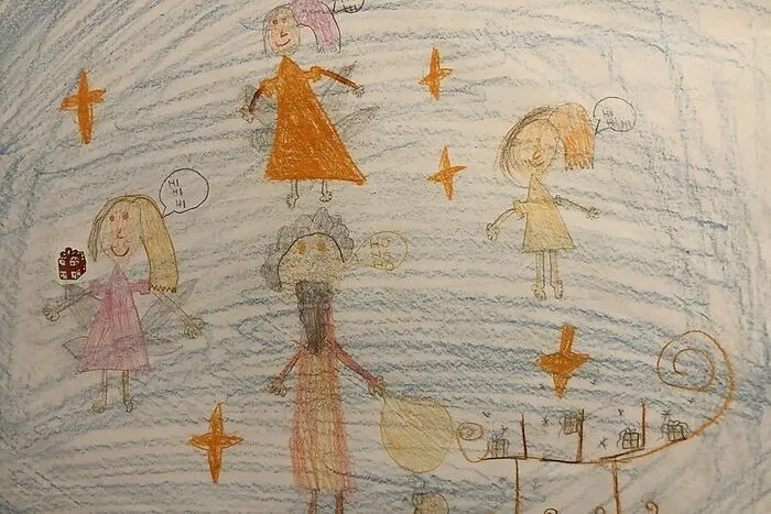 Marlén Lercher (7) aus Bruck hat das Christkind und den Weihnachtsmann gezeichnet, die beide fleißig Geschenke verteilen.