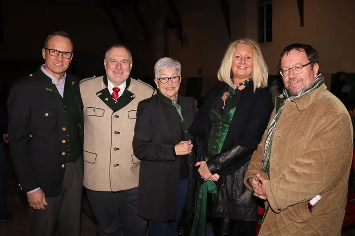 Klicken Sie sich durch die Fotos des Premierenabends in der historischen Reithalle des Lipizzanergestüts Piber!