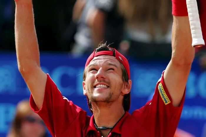 2006 war es dann auch im Einzel soweit: Melzer besiegte im Finale von Bukarest den Italiener Filippo Volandri und holte seinen ersten Einzel-Triumph auf der ATP-Tour.