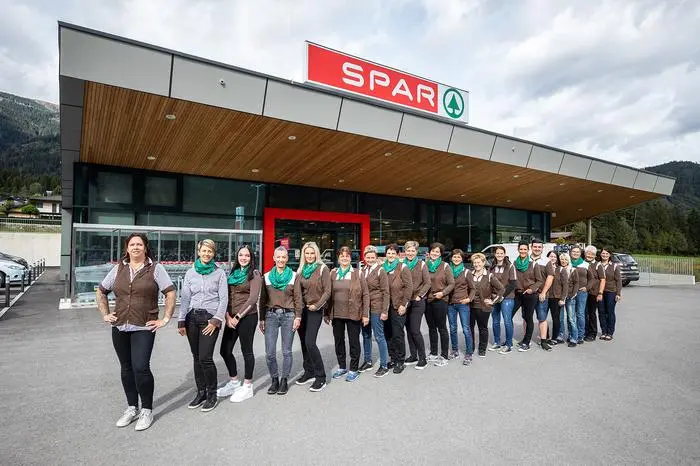 Sabrina Bernhard und ihr Team in Irschen