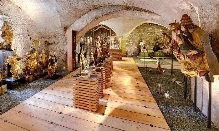 Blick in die von Winkler+Ruck gestaltete Schatzkammer Gurk