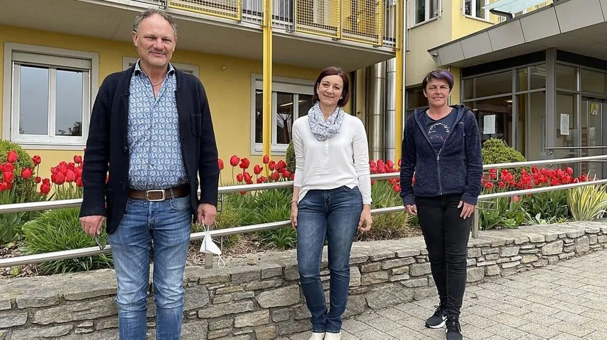 Heimleiter Johann Fuchs, Personalvertreterin Daniela Kernbichler und Pflegedienstleiterin Alexandra Peinsipp (v. l. n. r.)