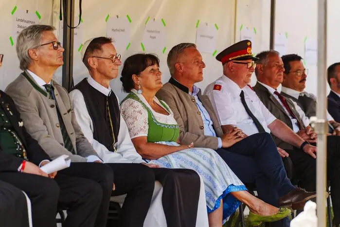 Zahlreiche Ehrengäste und rund 100 Besucher kamen am Samstag nach Rein