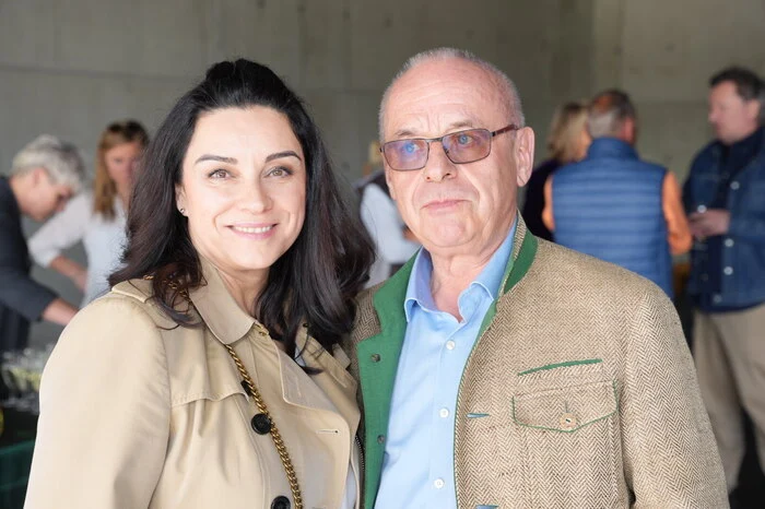 Stiftungsrat Siggi Neuschitzer mit Miriam Pfeifhofer