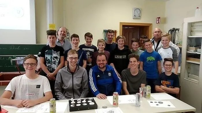 Die Schüler bei der Produktentwicklung 