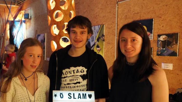 Die Poetry Slammer bereiten sich auf die ersten Österreichischen Meisterschaften im Poetry Slam in Kärnten vor. Noch zehn Slams sinds kärntenweit bis zum Ö-Slam, davon ehen vier in Klagenfurt über die Bühne. Auch am vergangenen Samstag am Abend des 17. März wetzten die Literaten ihre scharfen Zungen.