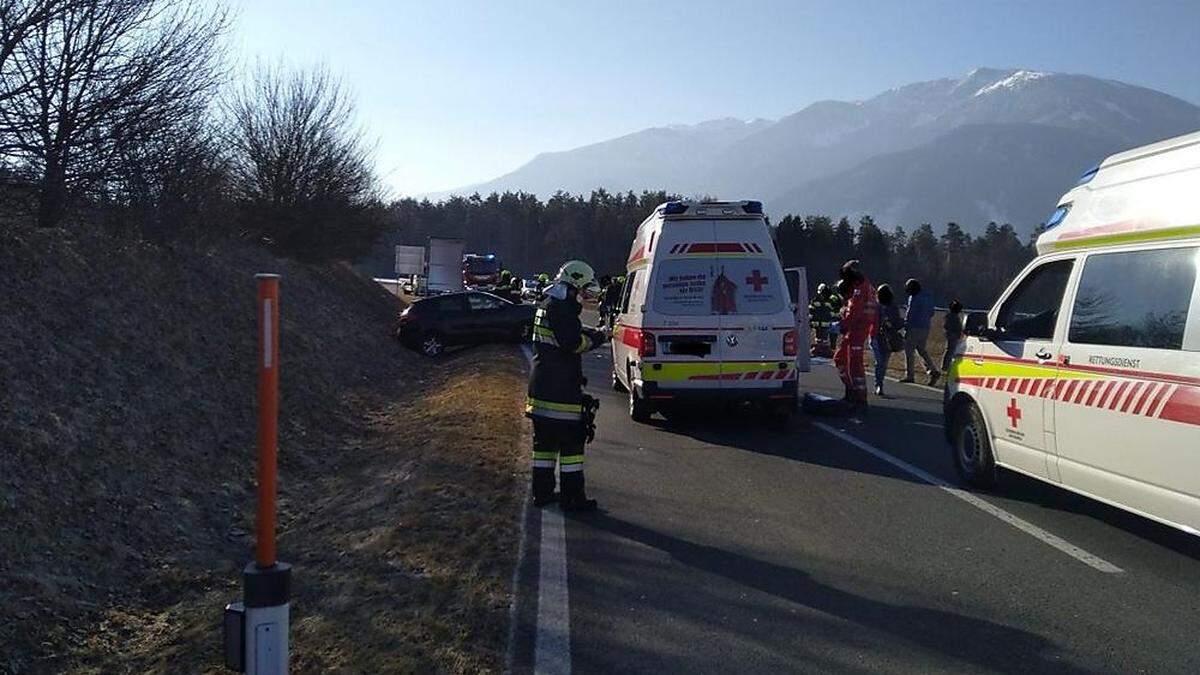 Für die Dauer des Einsatzes war der Straßenabschnitt gesperrt