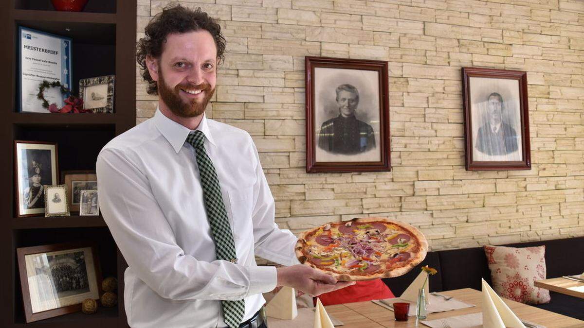 Stolzer Sieger: Ezio Valz Brenta mit einer Pizza &quot;Zingara&quot;