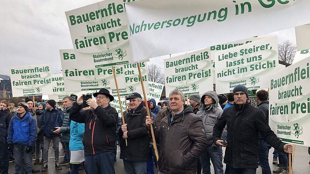 Bauern protestierten am Interspar-Parkplatz in Leoben