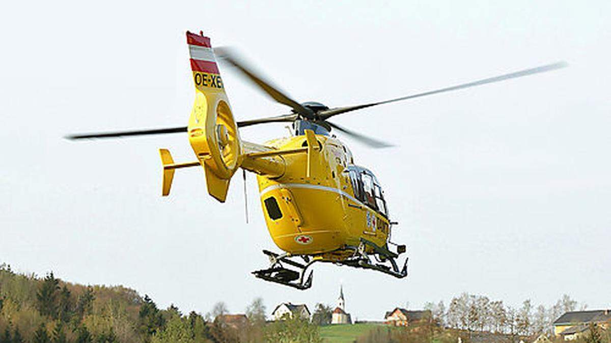 Der schwer verletzte Motorradfahrer wurde mit den Notarzthubschrauber ins Krankenhaus geflogen