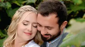 Die Trauung im Garten der Schwiegereltern | Ab nun innig verbunden: Laura Danklmaier und Daniel Schirnhofer