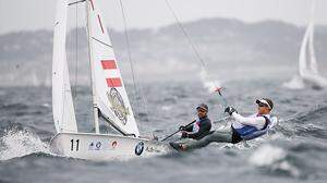 David Bargehr und Lukas Mähr im 470er-Boot im Olympia-Segelrevier vor Enoshima