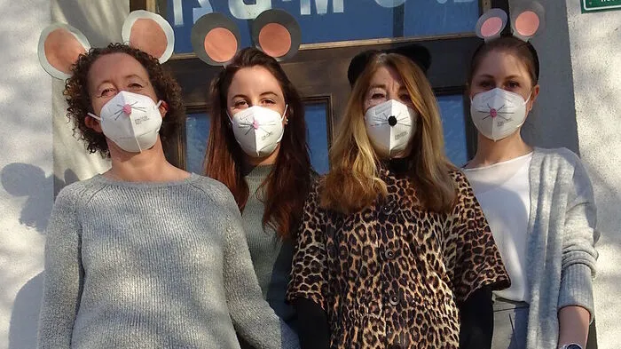 Das Lehrerinnenteam der Volksschule Hofkirchen hat sich als Katz' und Mäuse verkleidet.