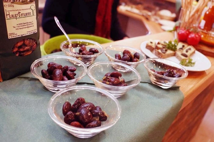 An zwölf Stationen entlang der Streckte verwöhnten gastronomische Betriebe mit feinen Gerichten.