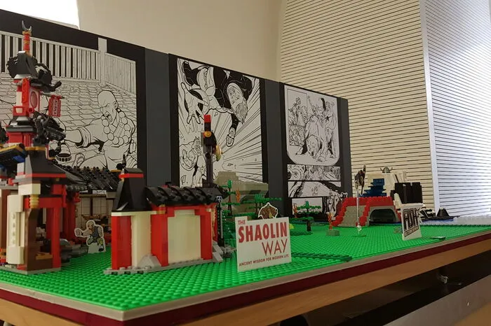 Bernd Trübswasser mit Lego-Diorama