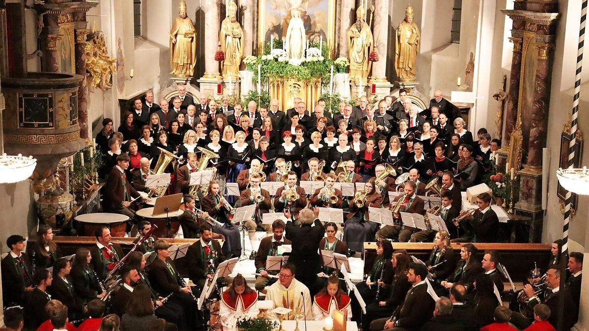 Die Cäcilienmesse in Assling war ein besonderes Klangerlebnis, das 120 Mitwirkende gestalteten