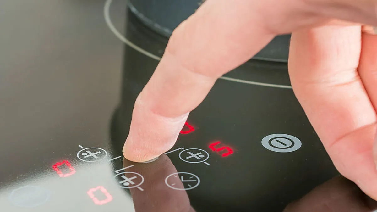 Auf den Prüfstand kamen Kochfelder mit und ohne Dunstabzug