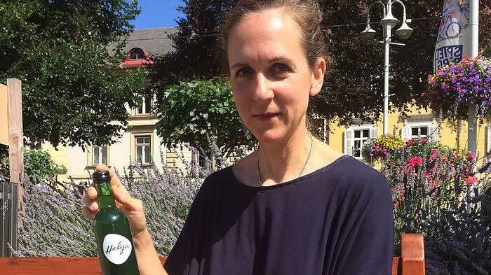 Ute Petritsch zeigt "Helga"