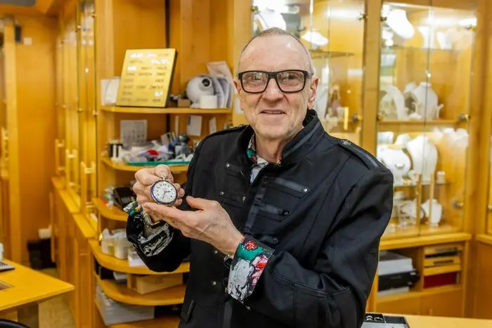 Diese Uhr fertigte Georg Kurys Großvater 1923 in seinem Meisterjahr an der Uhrmacherschule an