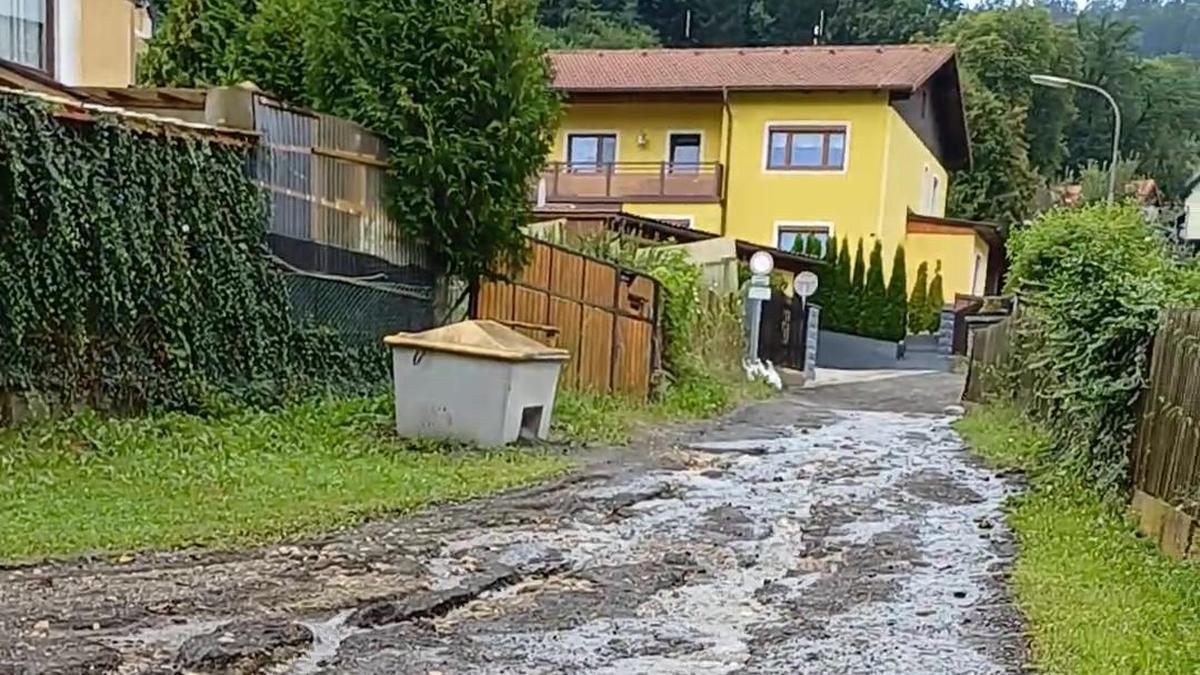 Die Straße ist teilweise nicht mehr als Straße erkennbar