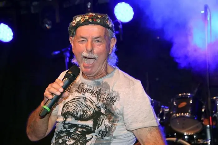 Urgestein Werner „Blumi“ Blumauer begeisterte mit „Blumi & Band“