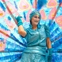 Eine Frau in einem bunten Kostüm | Ein absolutes Highlight im Sommer: die Mittagsparade beim Olala-Festival in Lienz