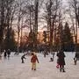 Eislaufen ist bei Groß und Klein beliebt, am Bild der Eislaufplatz im Stadtpark von Knittelfeld