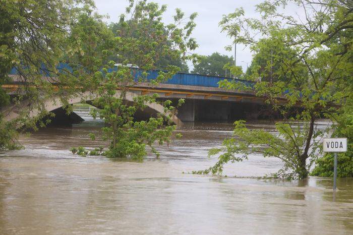 Der Fluss Korana führt Hochwasser
