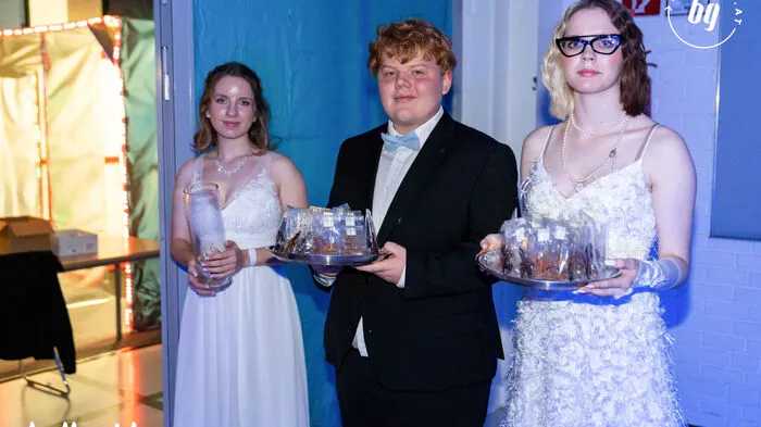 Die Maturantinnen und Maturanten in Weiz luden zum großen Abschlussball in ihre Schule. Freunde und Familien feierten ihre persönlichen Stars an einem glanzvollen Abend. Klicken Sie sich durch die schönsten Bilder ...