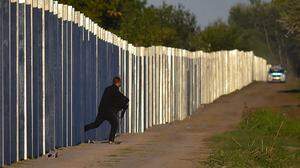 Ungarisch-serbische Grenze, September 2015. Ein vier Meter hoher Zaun markiert erstmals die „EU-Außengrenze“