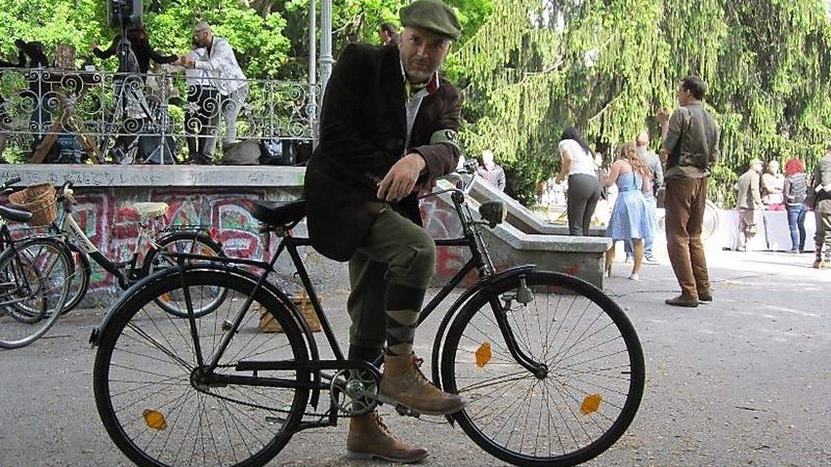 Zweimal gastierten die schick gekleideten Radfahrer bereits im Stadtpark beim Pavillon, heuer wurde es untersagt