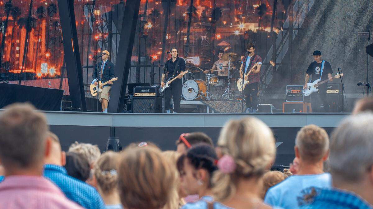 Ungewohntes Publikum: City Lights Calling spielten am Samstag als Support von Andreas Gabalier in München