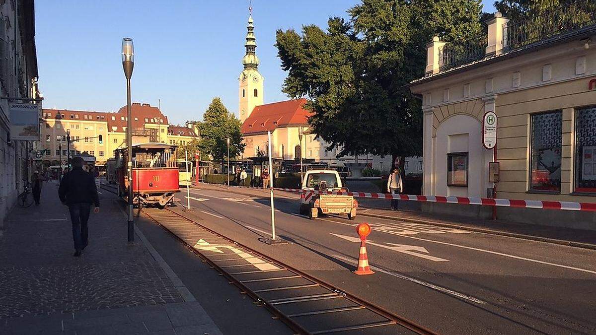 Die Schienen wurden schon verlegt.