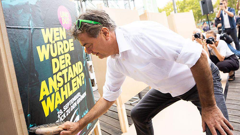 Grünen-Chef Werner Kogler ließ 2019 Plakate nach dem Anstand fragen.