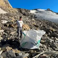 Dosen, Metall, Steigeisen und vieles mehr gibt der schmelzende Gletscher frei