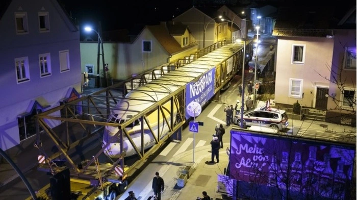 Anfang April war es so weit: Die Iljuschin IL62 wird von Niederösterreich nach Graz transportiert.