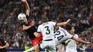 Die Salzburger (Roko Simic) müssen sich ordentlich strecken, nicht nur in der Champions League gegen Real Sociedad