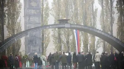 Das Mahnmal am Grazer Zentralfriedhof, hier bei einer Gedenkveranstaltung