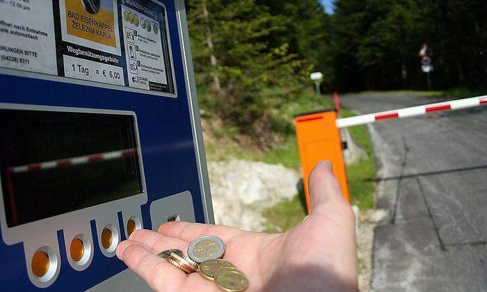 Bei der automatischen Schranke an der Hochobir- Alpenstraße sollte man Kleingeld dabei haben – sechs Euro sind einzuwerfen 