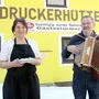 Birgit und Heinz Felfernig vor ihrer Druckerhütte