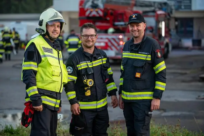 Als Übungsszenario wurde ein Werkstättenbrand mit starker Rauchentwicklung und einer Explosion angenommen.