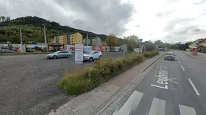 Google Street View zeigt noch Autos, die auf dem Parkplatz stehen. Mittlerweile ist er aber meist leer