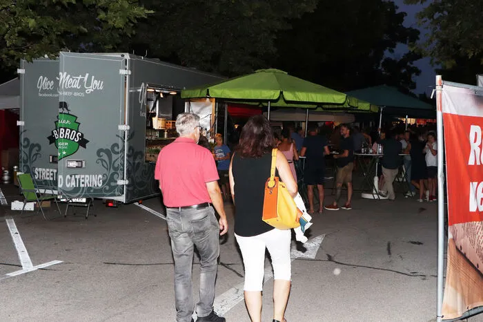25 Trucks mit mehr als 200 verschiedenen Gerichten lassen sicher niemanden hungrig zurück. Ob Neuseeländisch, Sri Lankesisch, Burger mit Paddys aus Bio-Freilandhaltung bis hin zu Bratlwatschn oder iberischen Churros, hier kann ein jeder auf kulinarische Weltreise gehen.