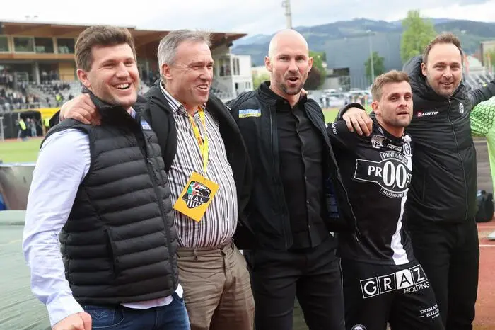 Auch in der Liga funktionierte Ilzer bei Sturm auf Anhieb. Am Ende der ersten Saison jubelte er mit Andreas Schicker, Christian Jauk, Philipp Huspek und Thomas Tebbich über Platz drei
