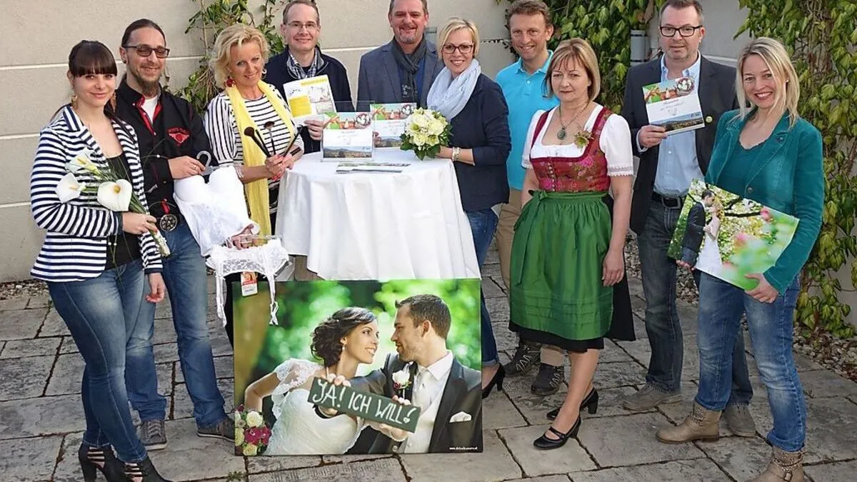 Die teilnehmenden Betriebe präsentierten die Broschüre in Weiz