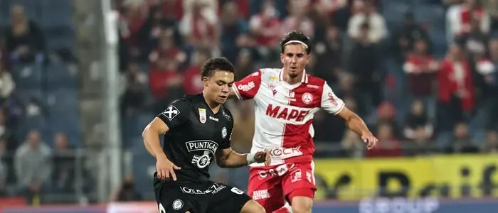 Am vergangenen Wochenende standen sich der SK Sturm (hier Jacob Hödl) und der GAK mit Tim Trummer beim Derby im Stadion Liebenau gegenüber