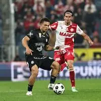 Am vergangenen Wochenende standen sich der SK Sturm (hier Jacob Hödl) und der GAK mit Tim Trummer beim Derby im Stadion Liebenau gegenüber