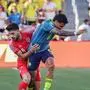 Amer Jamous (links) wusste sich oft nur mit Fouls zu helfen, wie hier gegen Richard Rios. Er flog in der 90. Minute vom Platz 